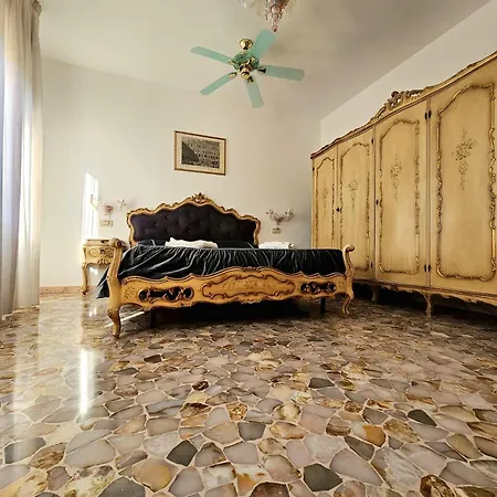 Cà Arivanlial Venice *